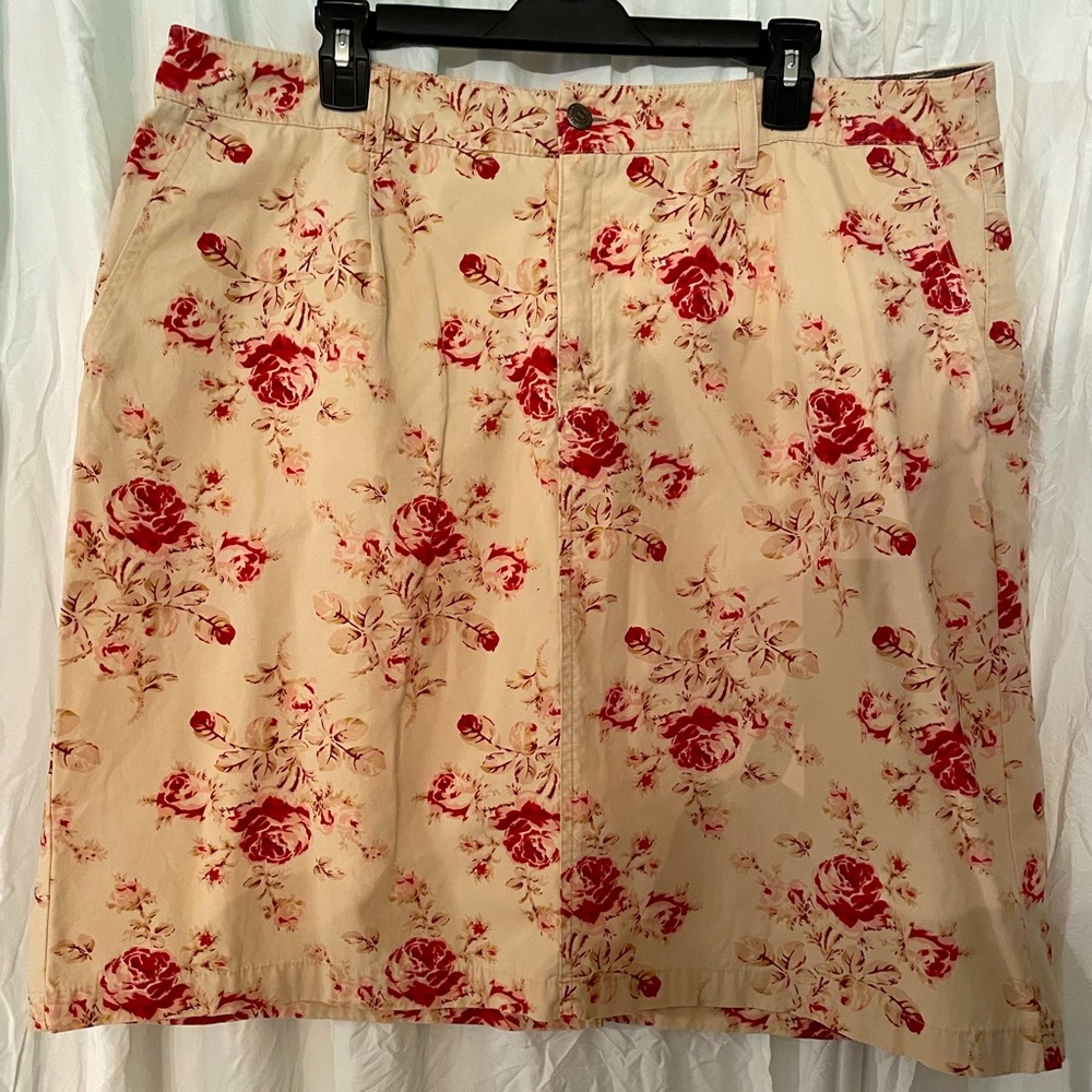 IZOD Woman Beige and Red Floral Mini‎ Skirt